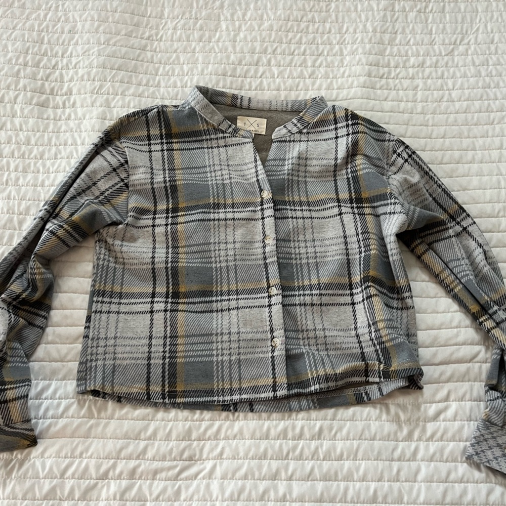 grey and white plaid button up